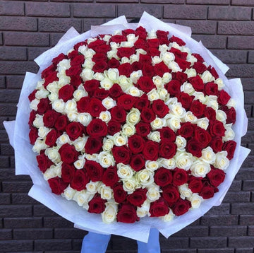 Perfect Harmony – 200 Red & White Roses